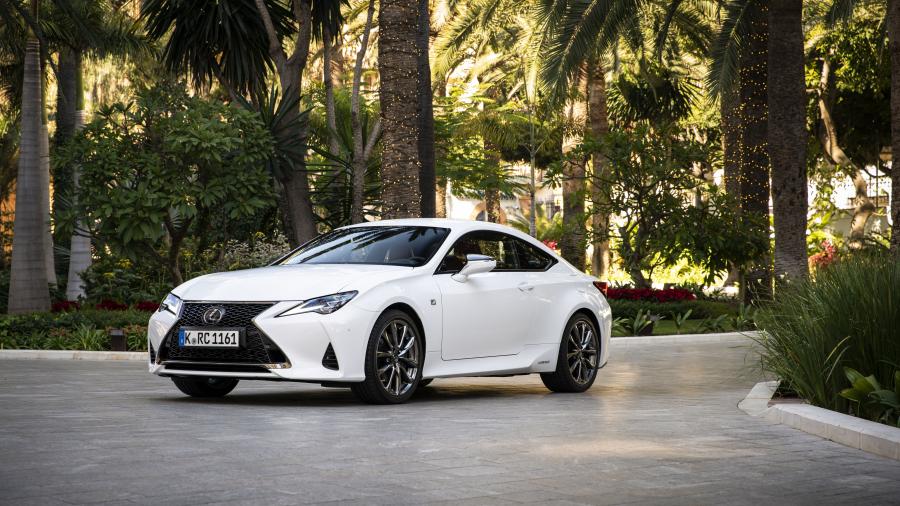  Lexus RC300h 2018 года  (WW) (фото 104 из 139)